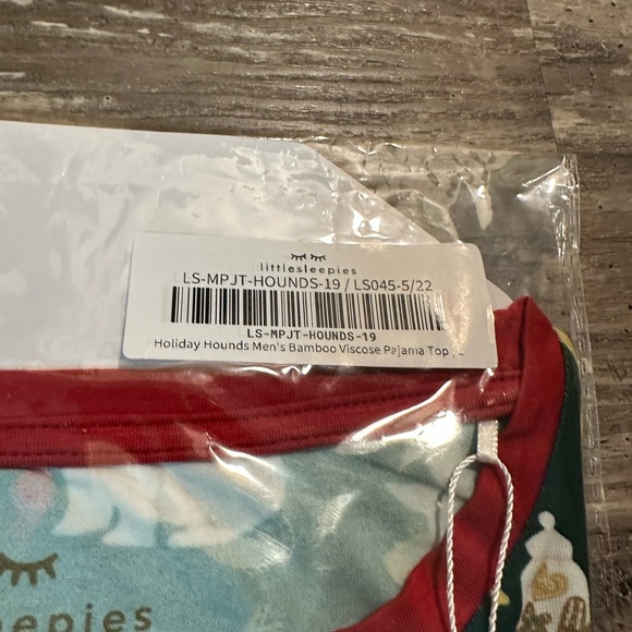 NWT LITTLE SLEEPIES Holiday Hounds
Men's L Bamboo Viscose Pajama Top - Picture 3 of 4